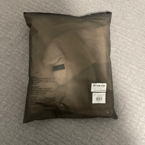 Essential hoodie - Picture 8 of 9